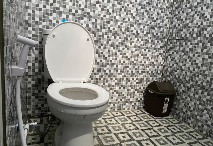 ペンション Khalisa Home Syariah Pontianak