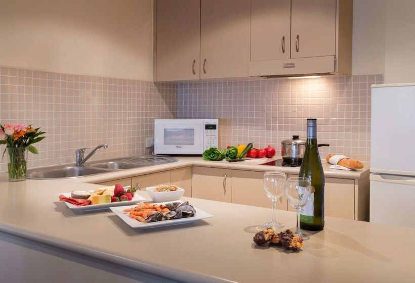 Canberra Parklands Central Apartment Hotel Official
