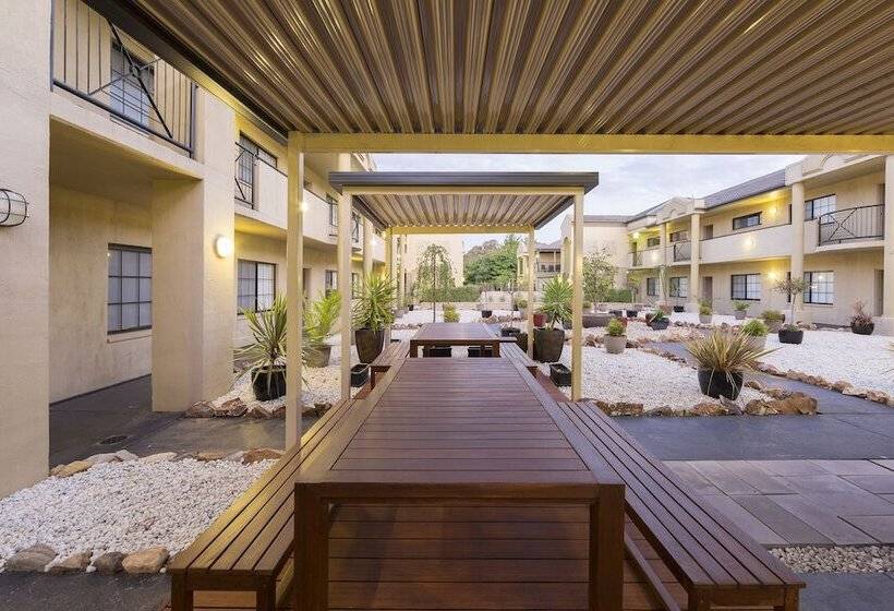 Canberra Parklands Central Apartment Hotel Official