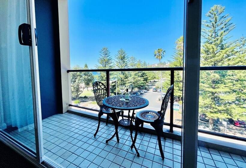 Coogee Sands Hotel & Apartments