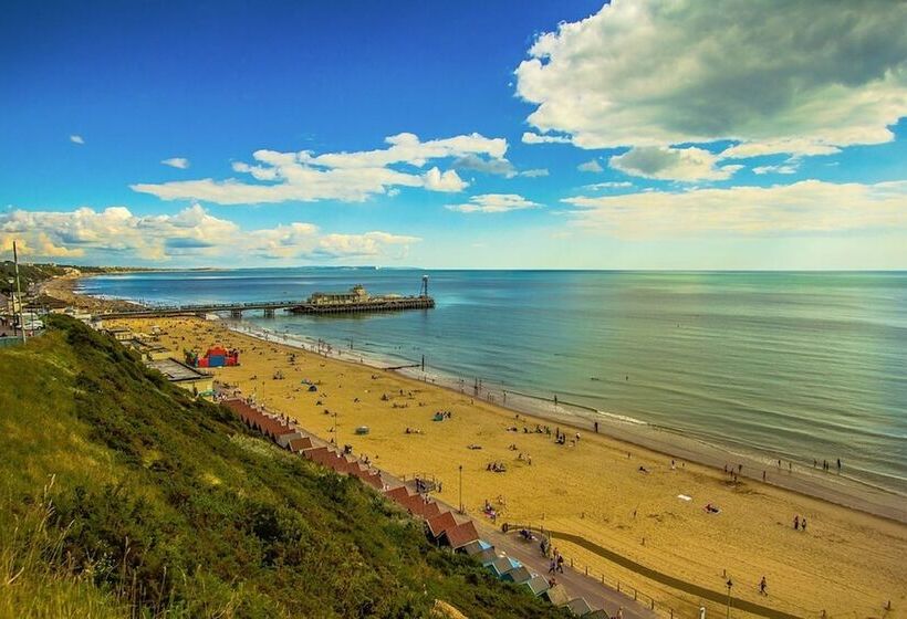 Cumberland Hotel Oceana Collection