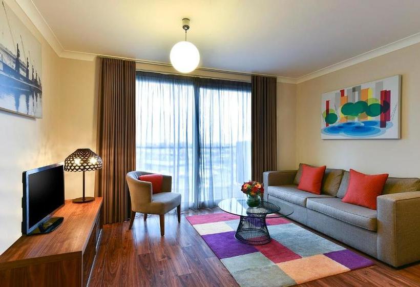 Fraser Place Canary Wharf