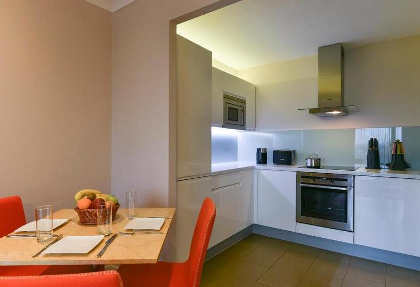 Fraser Place Canary Wharf