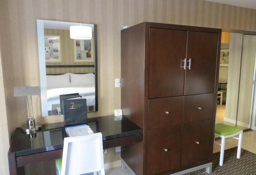 Отель 7 Springs Inn & Suites