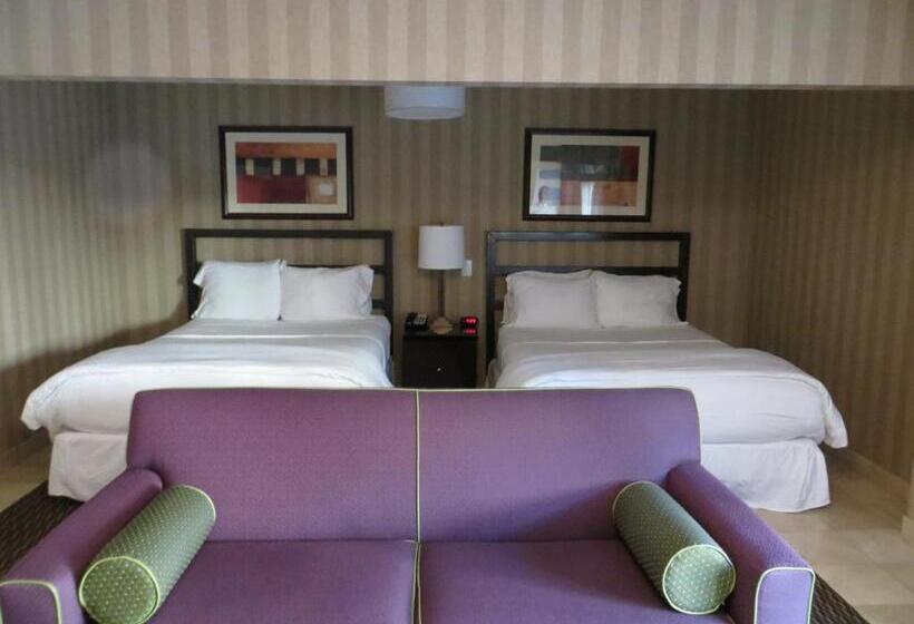 Отель 7 Springs Inn & Suites