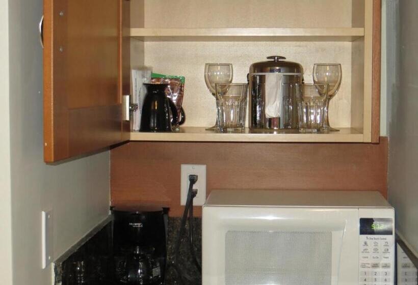 Отель 7 Springs Inn & Suites