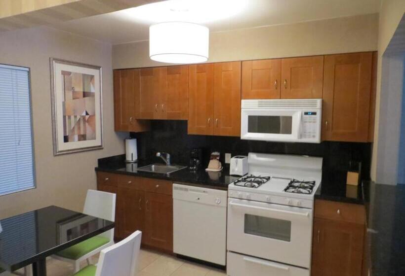 Отель 7 Springs Inn & Suites