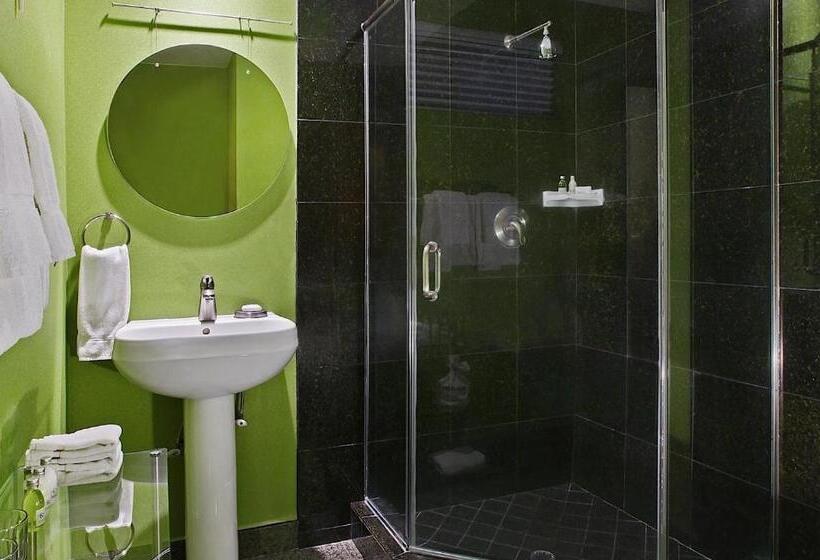 Отель 7 Springs Inn & Suites