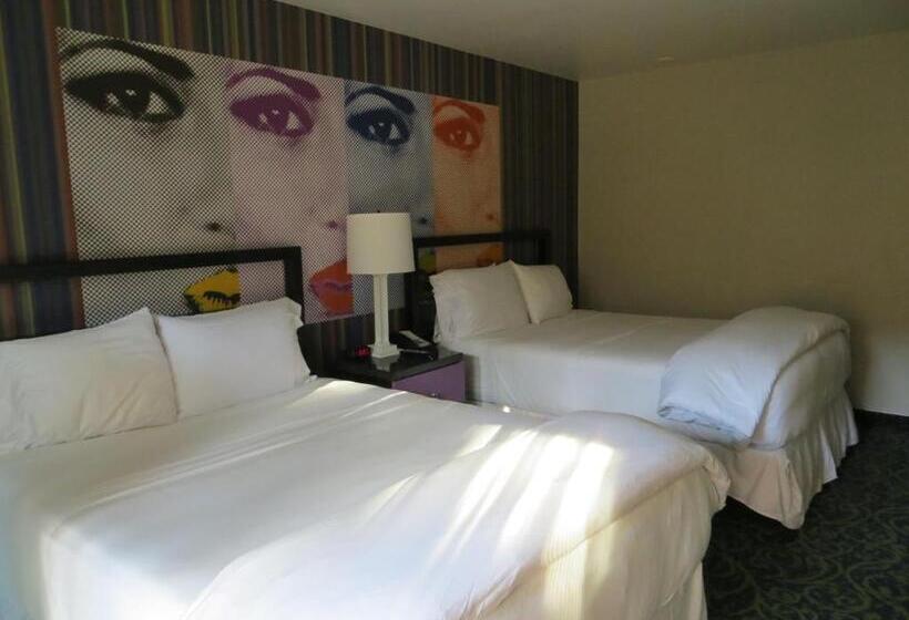 Отель 7 Springs Inn & Suites