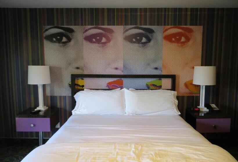 Отель 7 Springs Inn & Suites