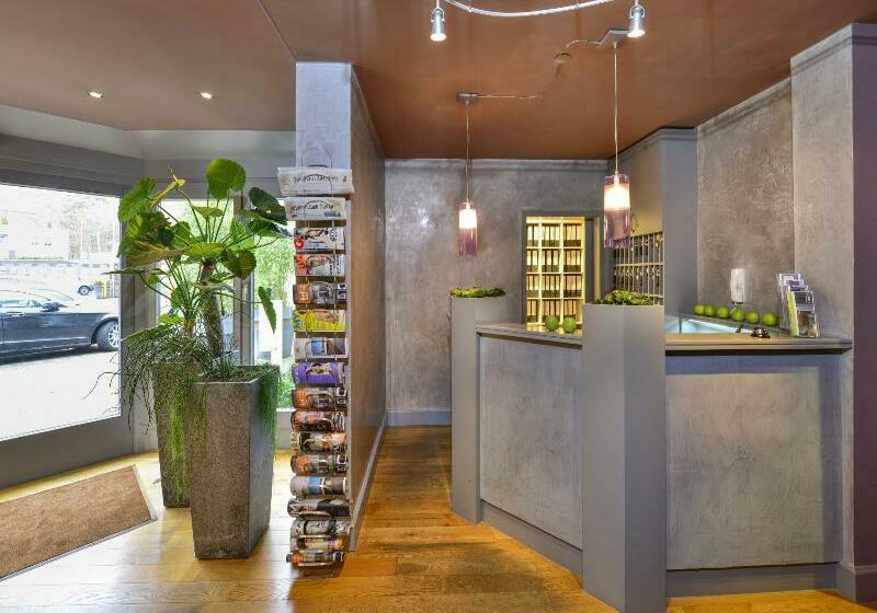 Airport Hotel By The New Yorker