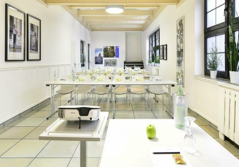 Airport Hotel By The New Yorker