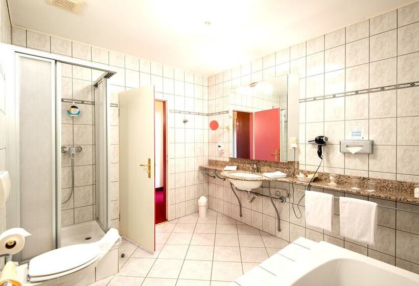 ホテル Am Luisenplatz