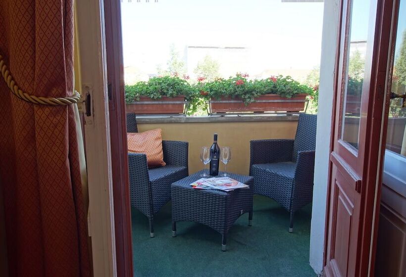 ホテル Am Luisenplatz