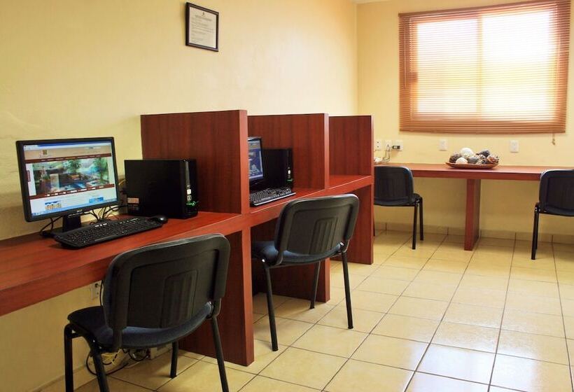 ホテル Azteca Inn