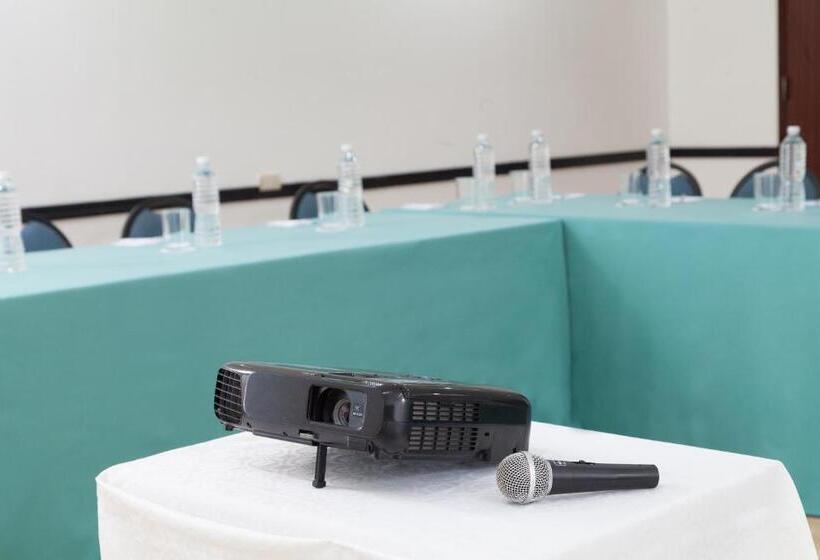 בית מלון כפרי Baymont Inn And Suites Lazaro Cardenas