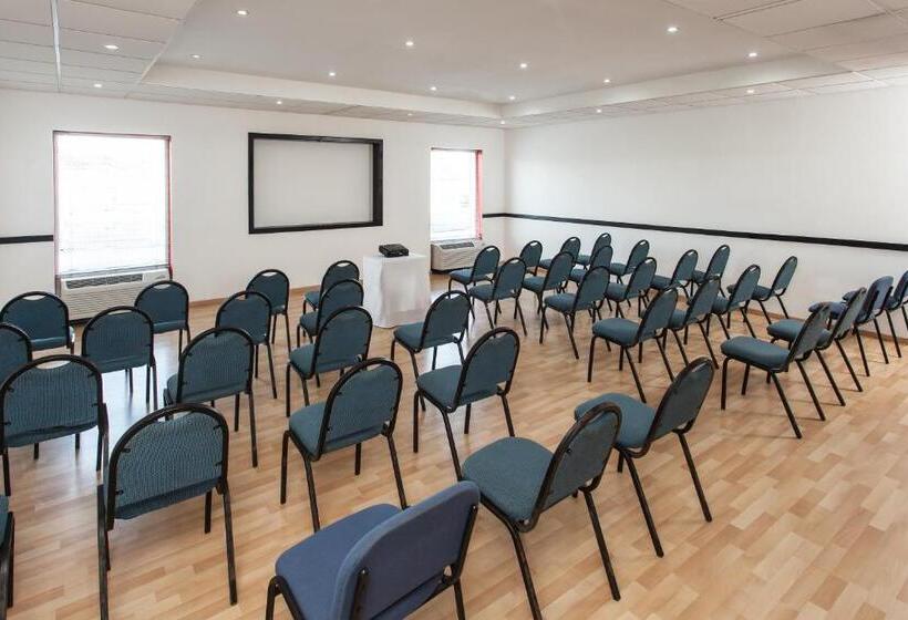 בית מלון כפרי Baymont Inn And Suites Lazaro Cardenas