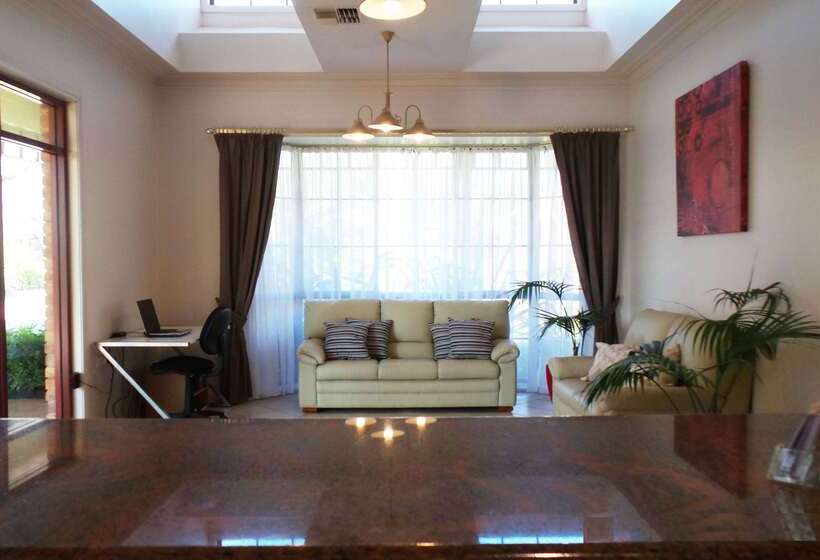 هتل Best Western Ambassador Motor Inn & Apartments