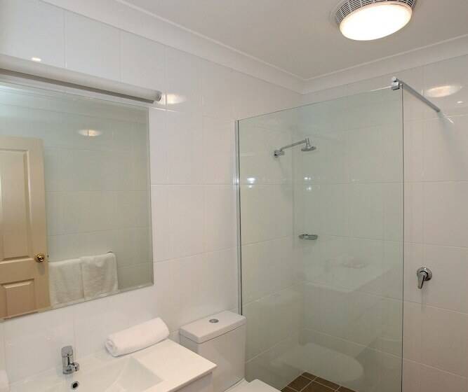 فندق Best Western Ambassador Motor Inn & Apartments