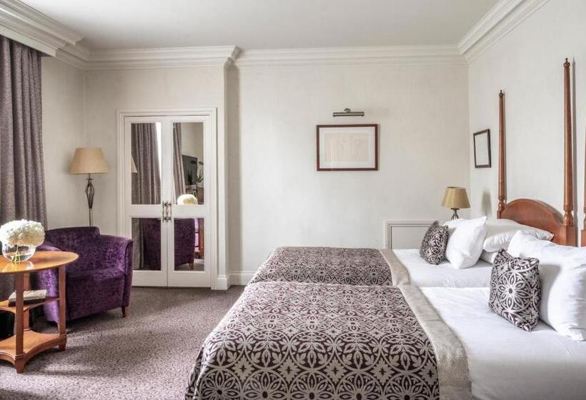 בית מלון כפרי Brandshatch Place & Spa