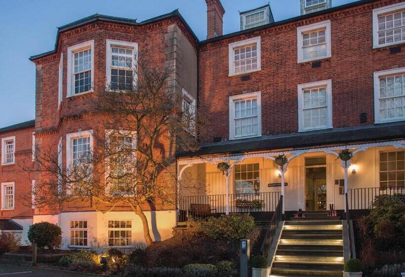 בית מלון כפרי Brandshatch Place & Spa