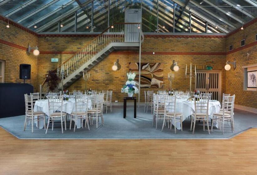 فندق Brandshatch Place & Spa