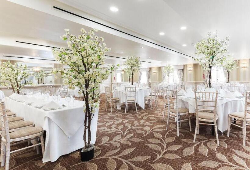 فندق Brandshatch Place & Spa