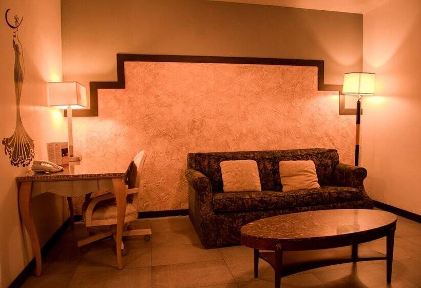 Business Hotel & Suites María Bonita