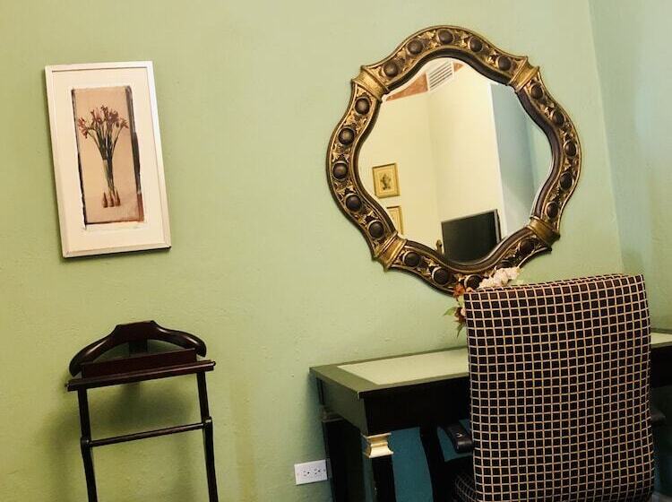 Business Hotel & Suites María Bonita