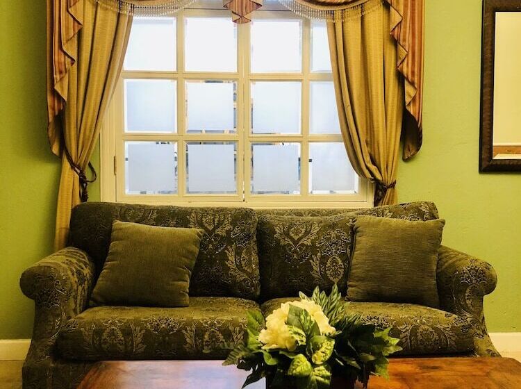 Business Hotel & Suites María Bonita