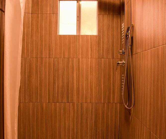 Business Hotel & Suites María Bonita