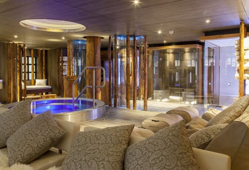 Отель Champneys Forest Mere