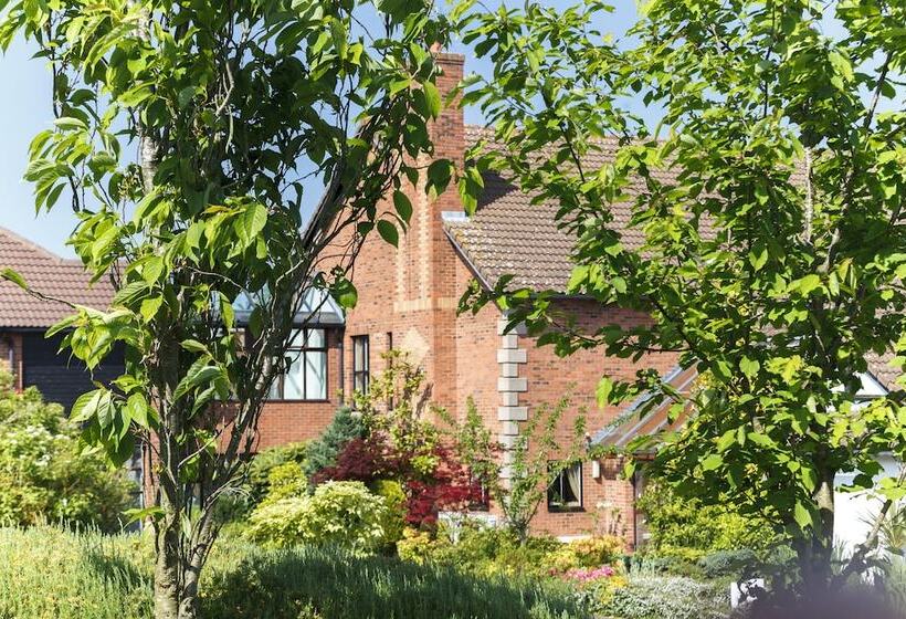 فندق Champneys Springs