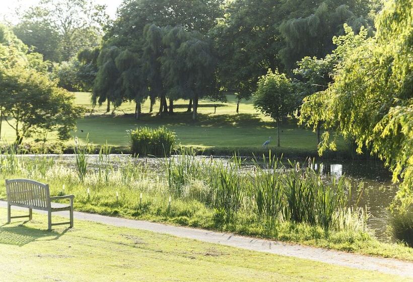 فندق Champneys Springs