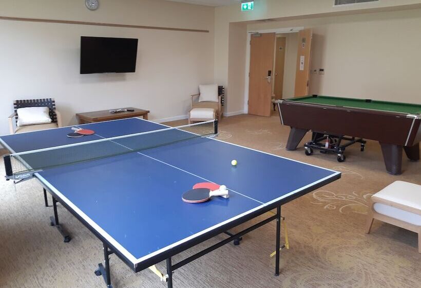 فندق Champneys Springs