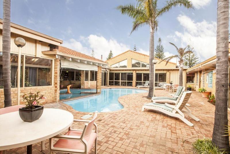 هتل Comfort Inn Bay Of Isles