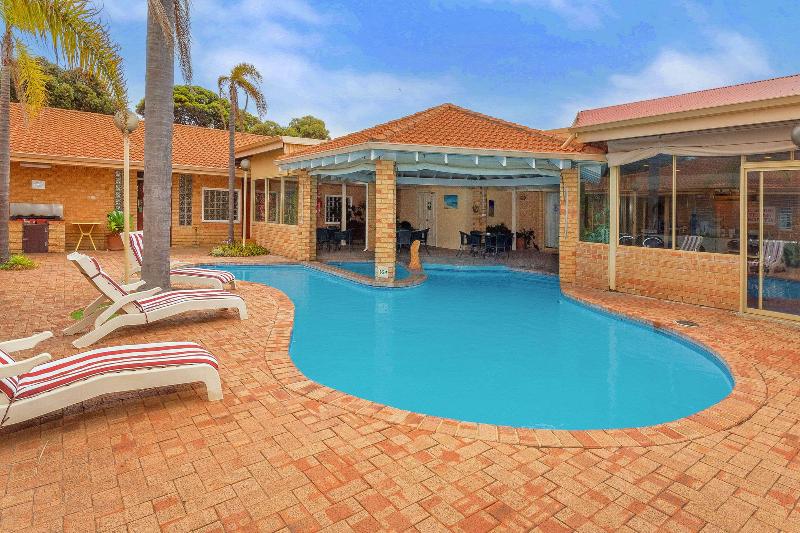 هتل Comfort Inn Bay Of Isles