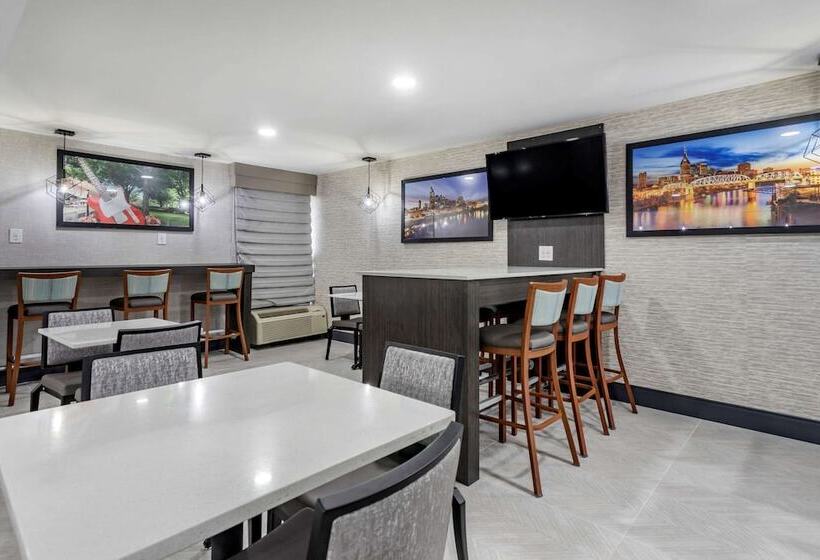 هتل Comfort Inn Nashville  Opryland Area