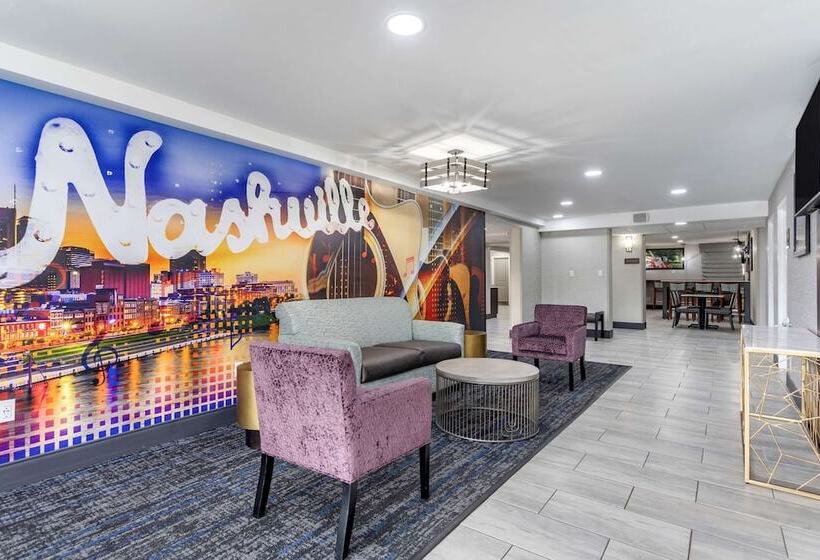 هتل Comfort Inn Nashville  Opryland Area