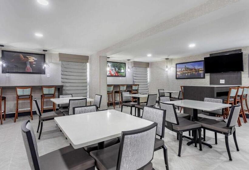 هتل Comfort Inn Nashville  Opryland Area