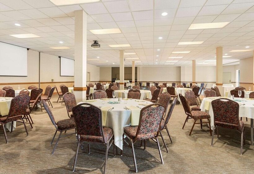 Country Inn & Suites By Radisson, Lincoln North Hotel And Conference Center, Ne