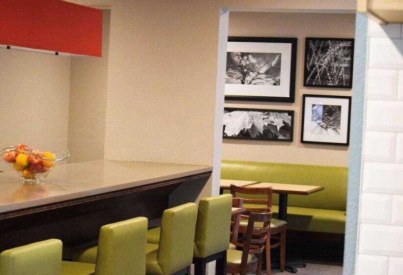 Country Inn & Suites By Radisson, Lincoln North Hotel And Conference Center, Ne