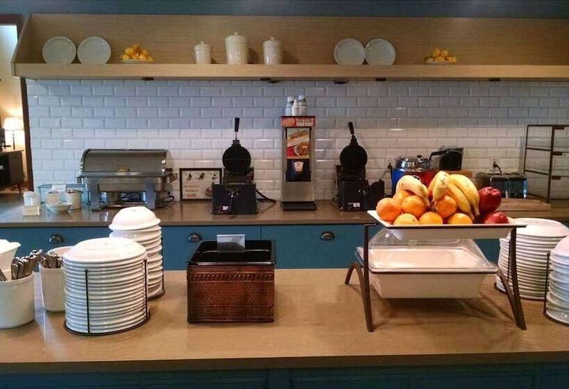 Country Inn & Suites By Radisson, Lincoln North Hotel And Conference Center, Ne