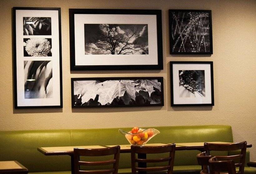 Country Inn & Suites By Radisson, Lincoln North Hotel And Conference Center, Ne