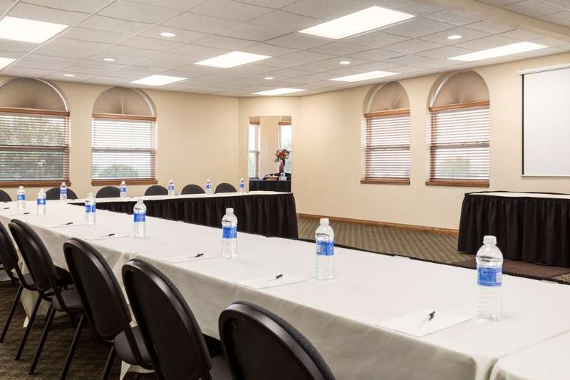 Country Inn & Suites By Radisson, Lincoln North Hotel And Conference Center, Ne