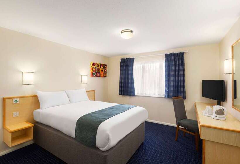 בית מלון כפרי Days Inn Sutton Scotney South