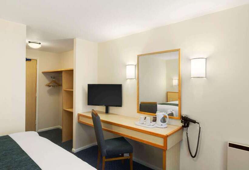 בית מלון כפרי Days Inn Sutton Scotney South