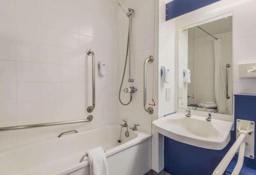 Отель Days Inn Magor