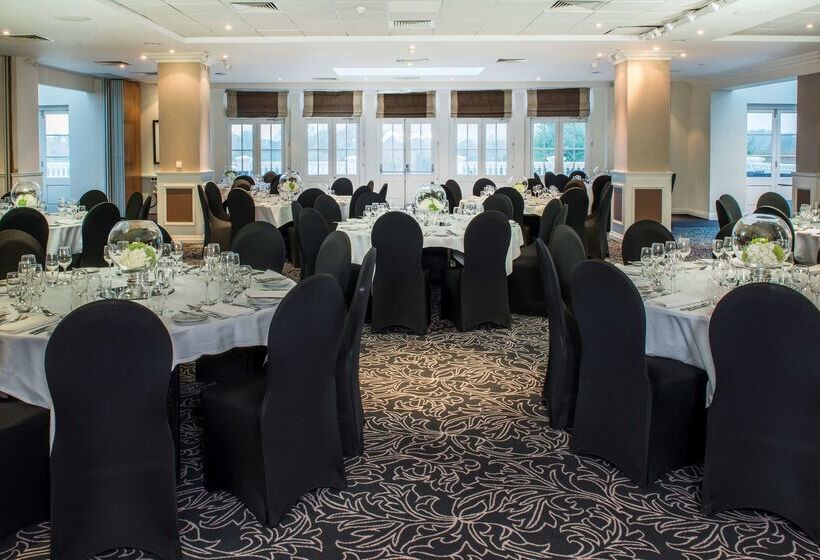 Отель De Vere Wokefield Estate