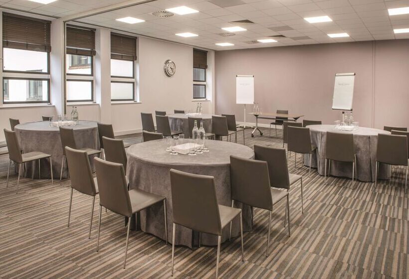 Отель De Vere Wokefield Estate